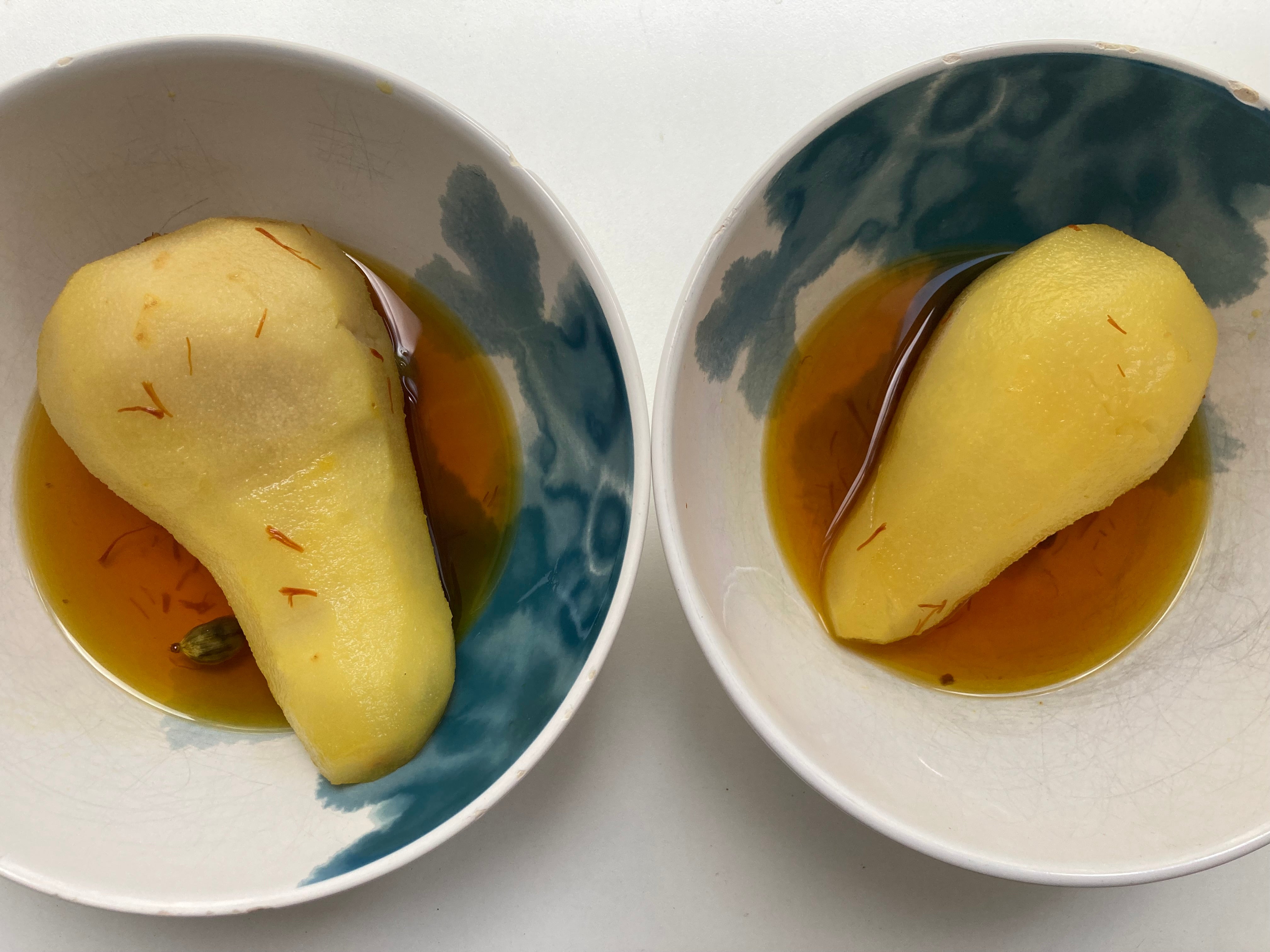 Pochierte Birnen mit Kardamom – mariaszaatar Pochierte Birnen mit Kardamom – mariaszaatar